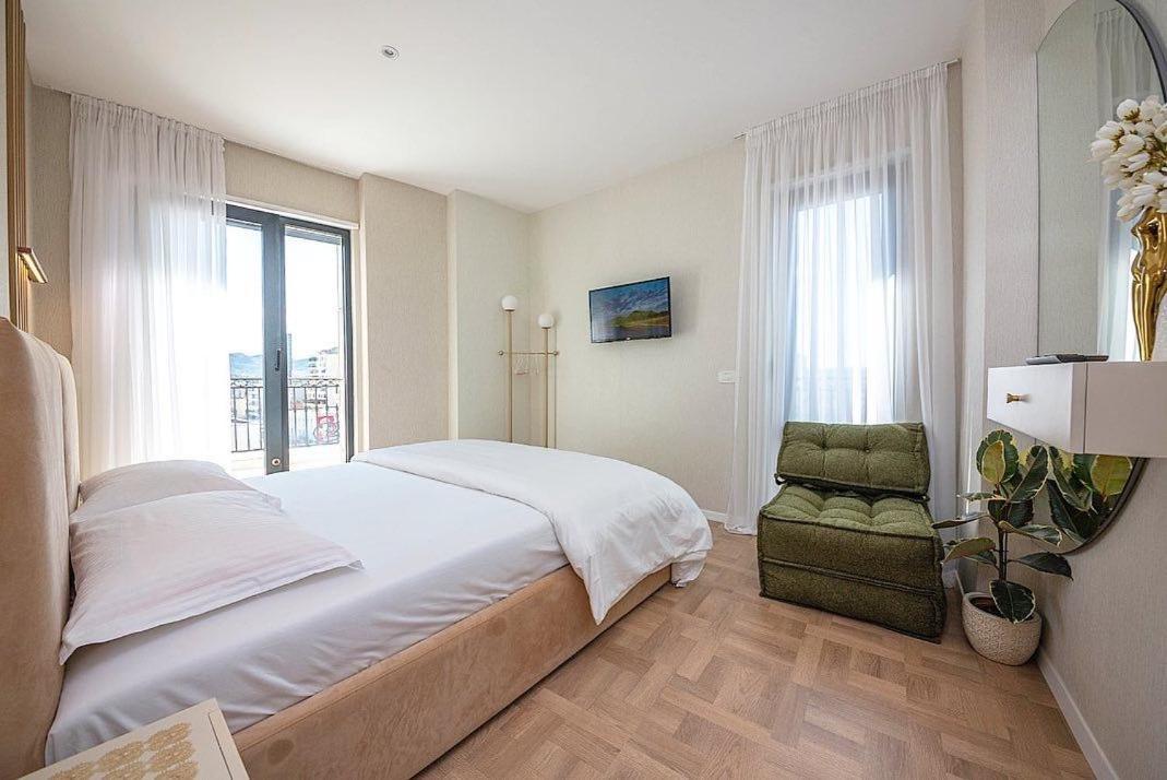 Green Terrace Square View Тирана Екстер'єр фото